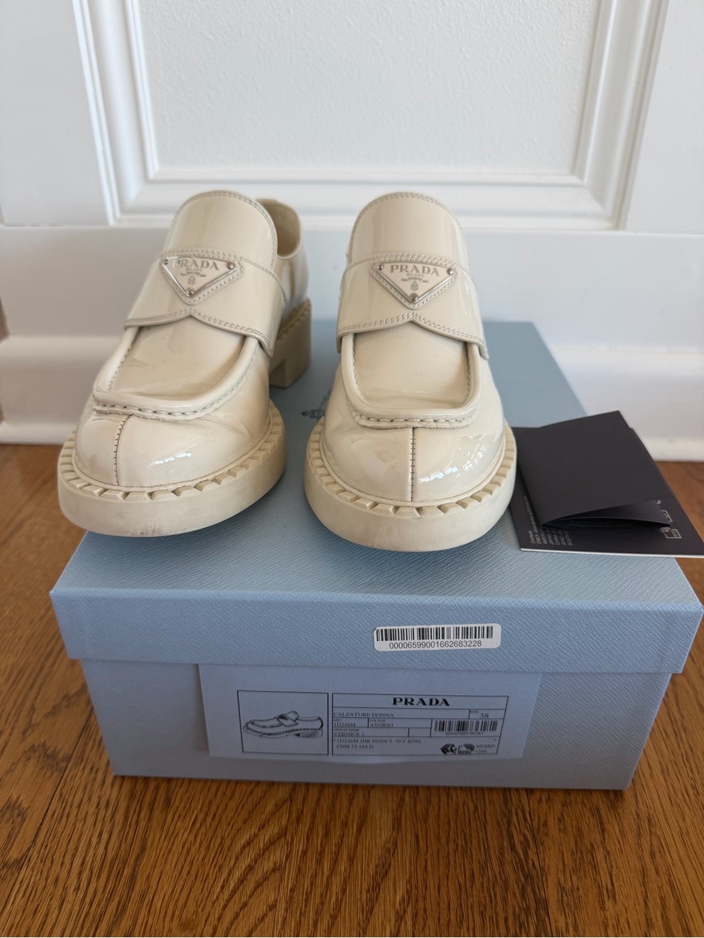 Prada Triangle Logo Patent leather platform loafer ivory, size 38 - Picture 3 of 9